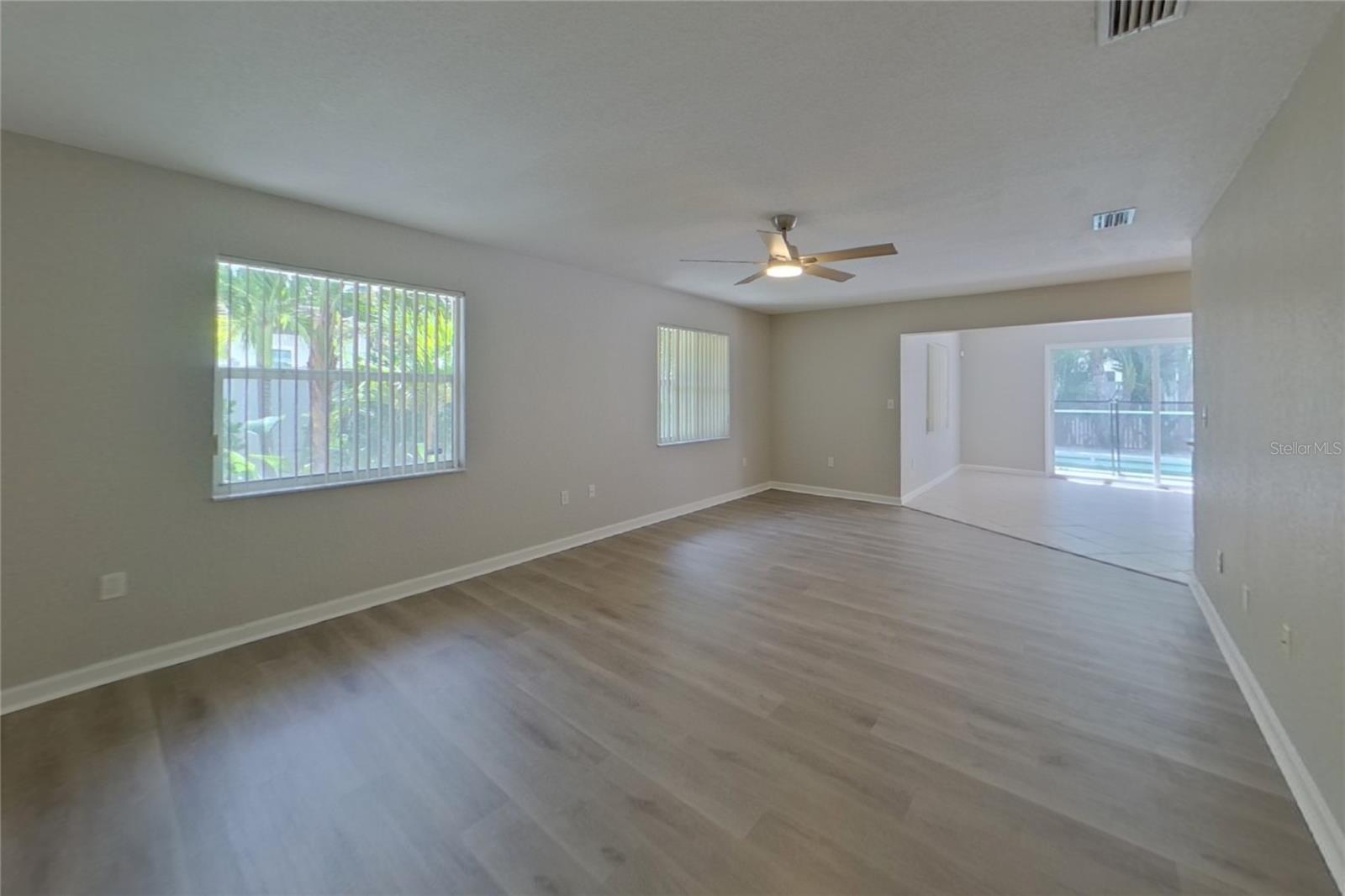 O6444780 Property Photo 6