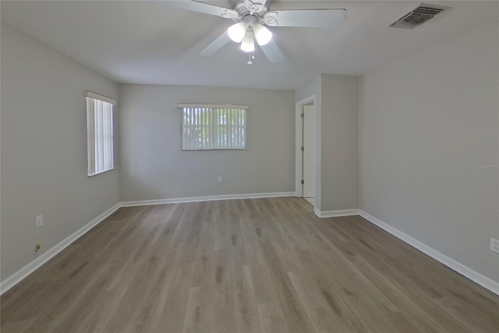 O6444780 Property Photo 9