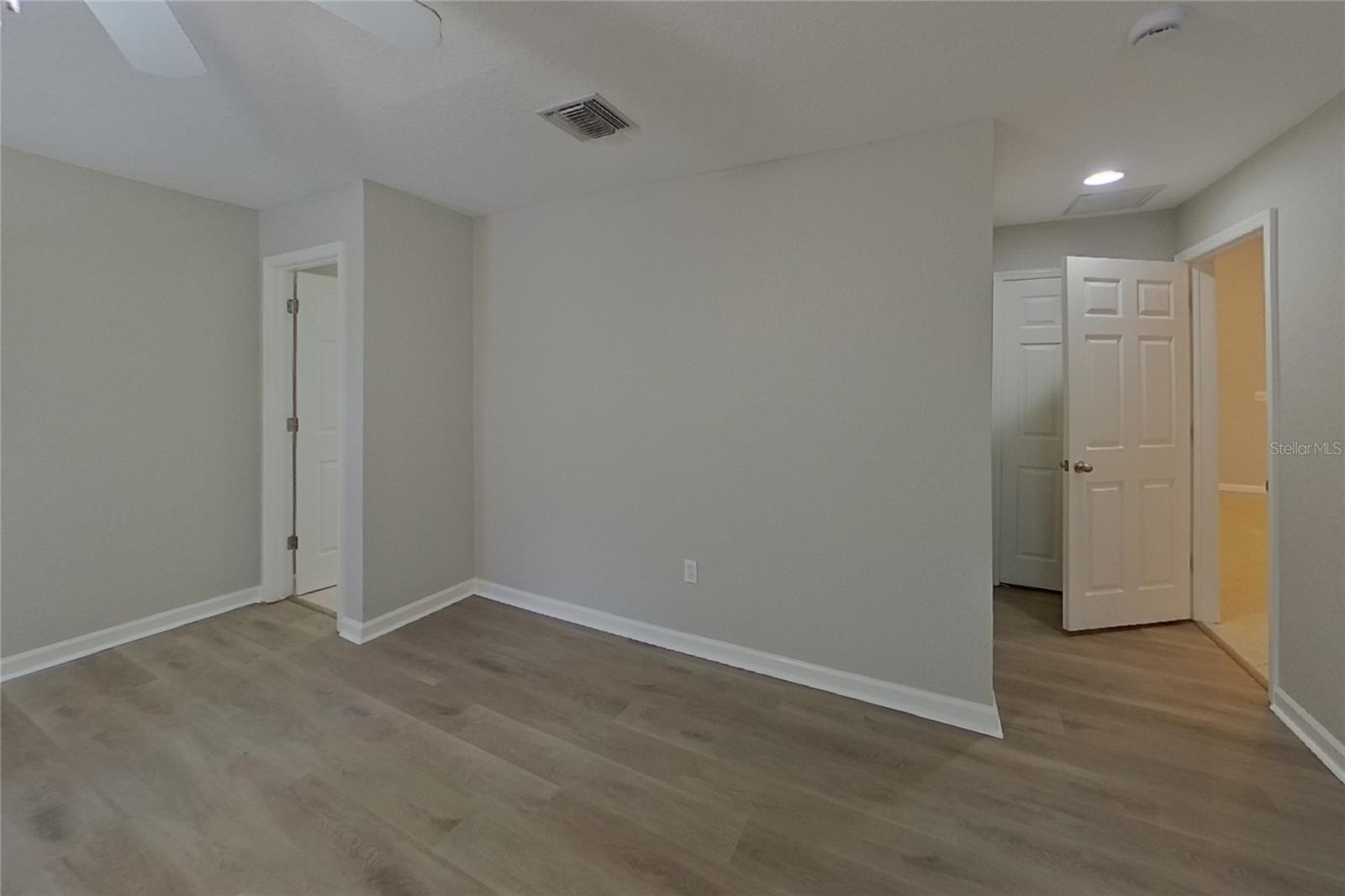 O6444780 Property Photo 10