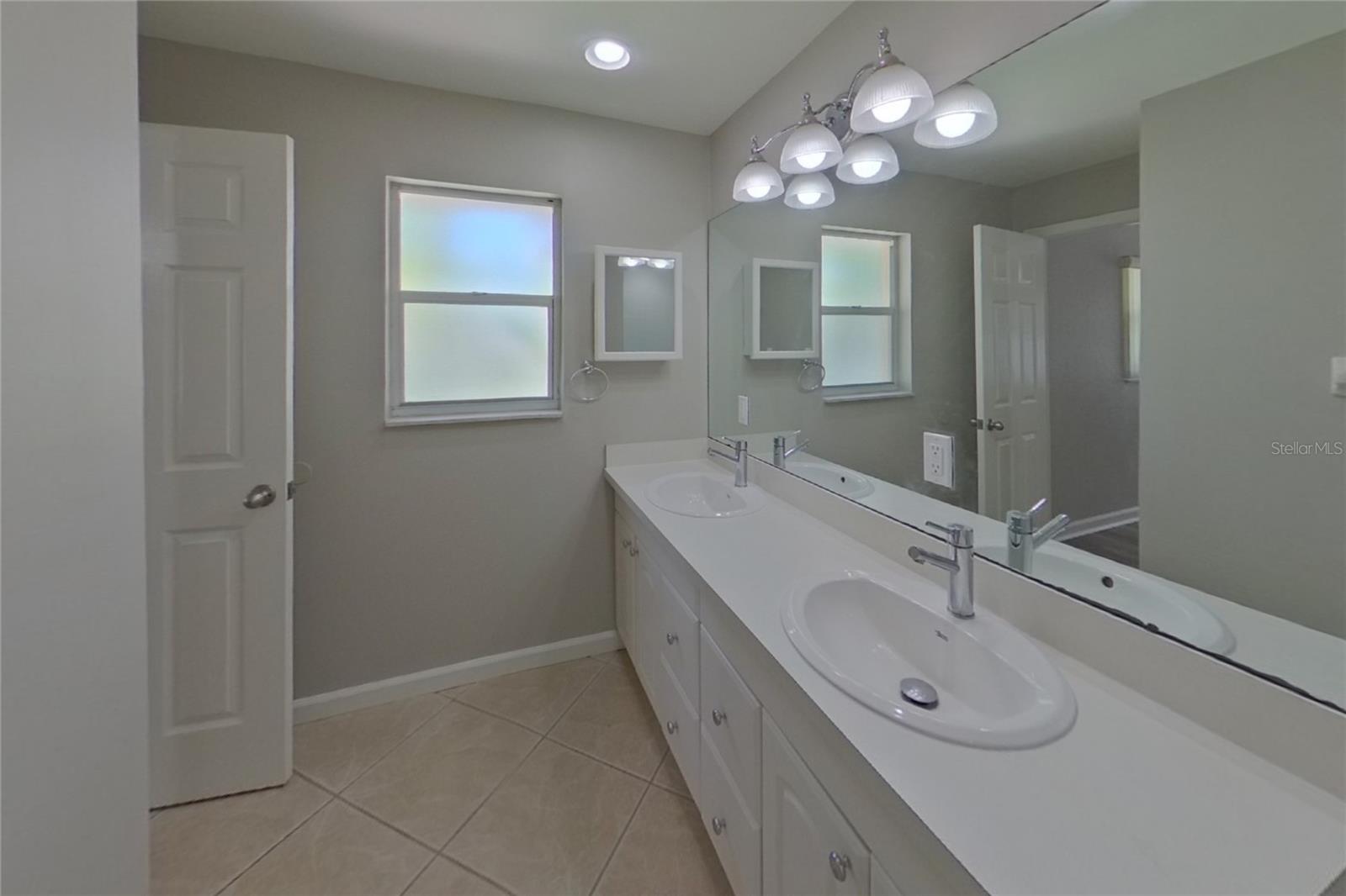 O6444780 Property Photo 12
