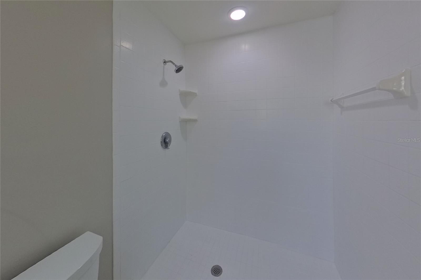 O6444780 Property Photo 13