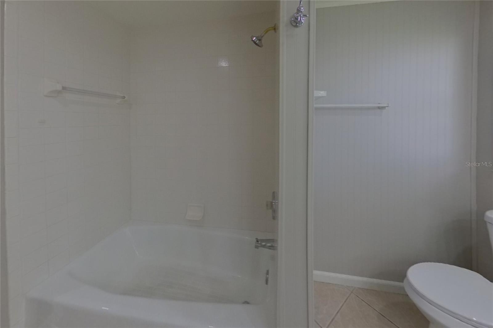O6444780 Property Photo 18