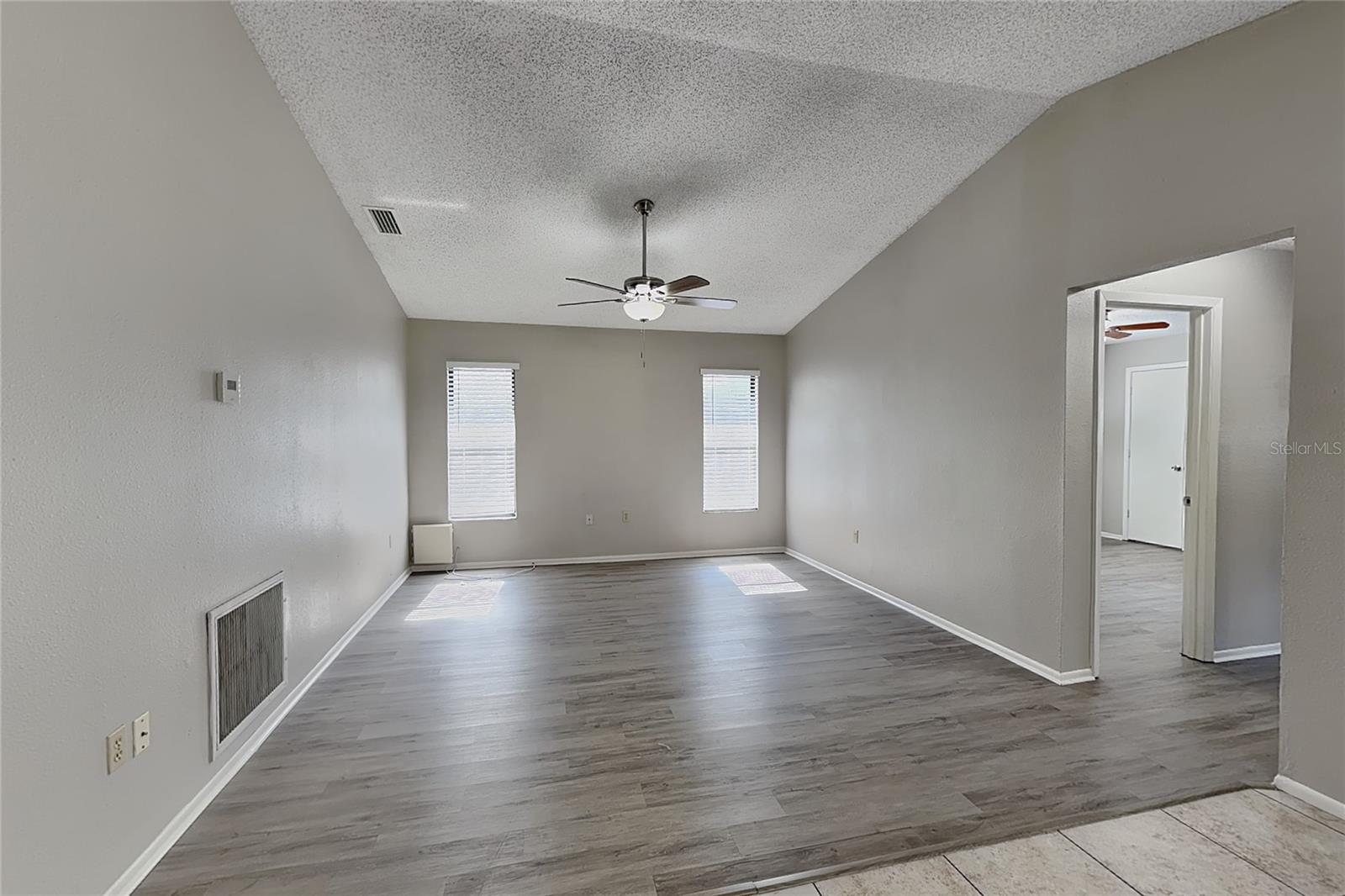 O6444787 Property Photo 2