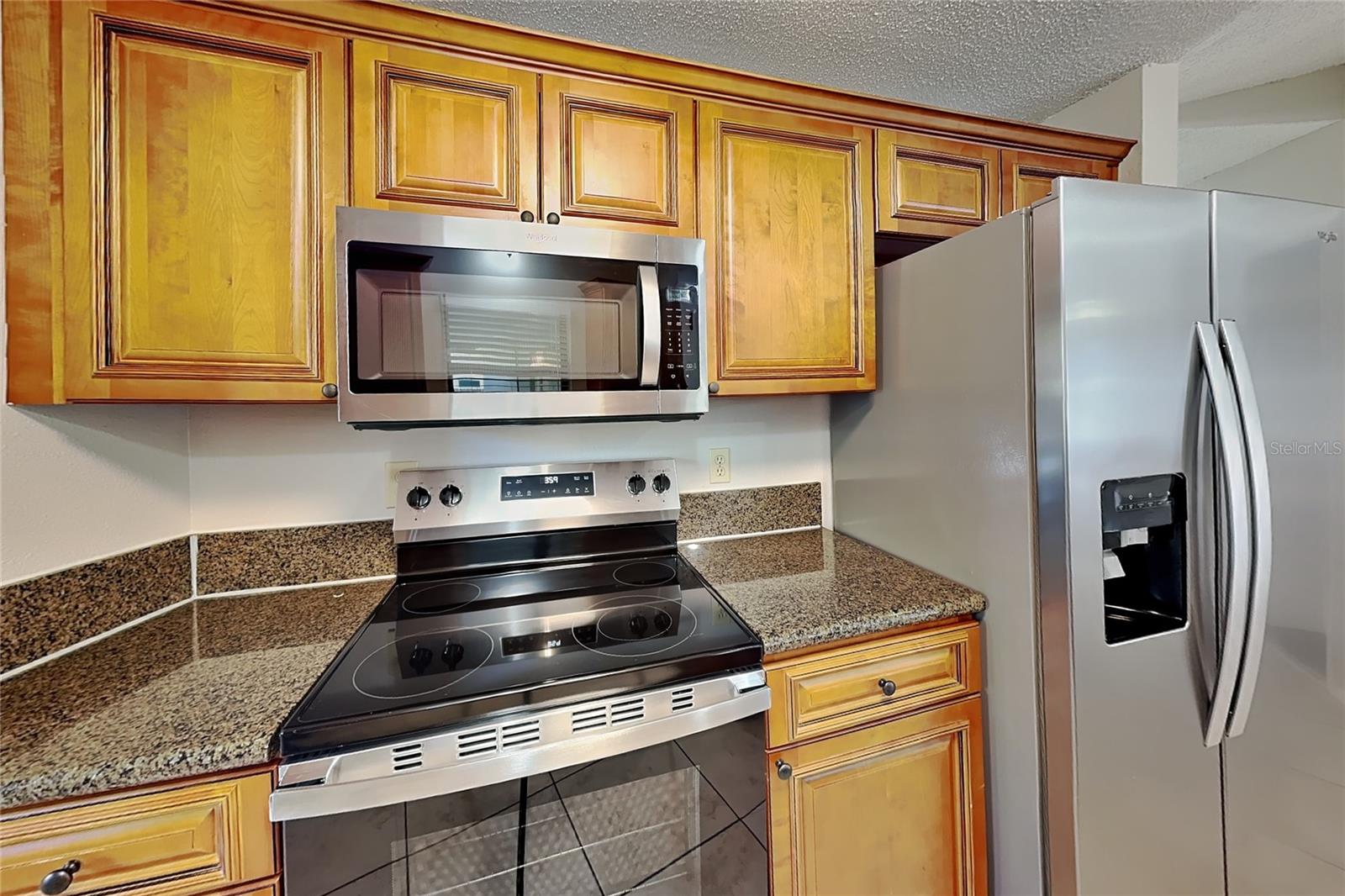 O6444787 Property Photo 6
