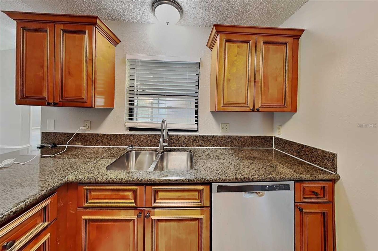 O6444787 Property Photo 7