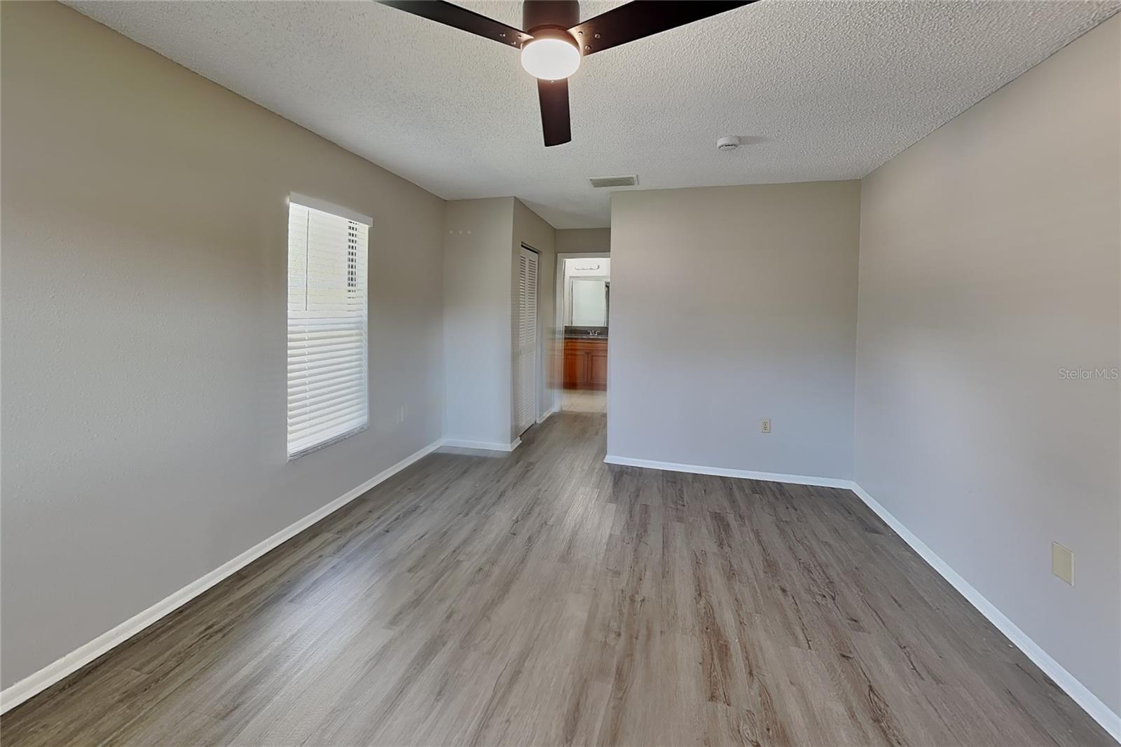 O6444787 Property Photo 9