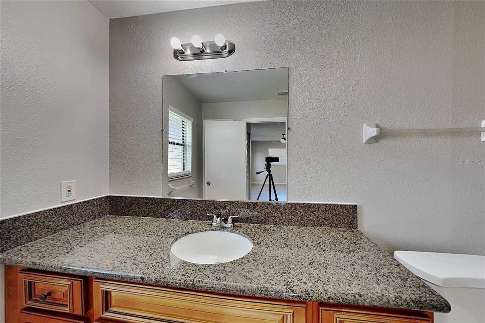 O6444787 Property Photo 10