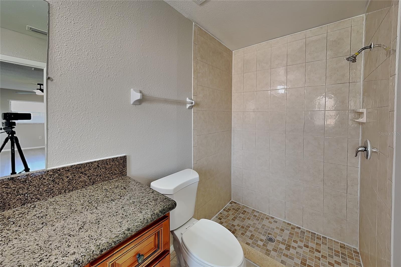 O6444787 Property Photo 11