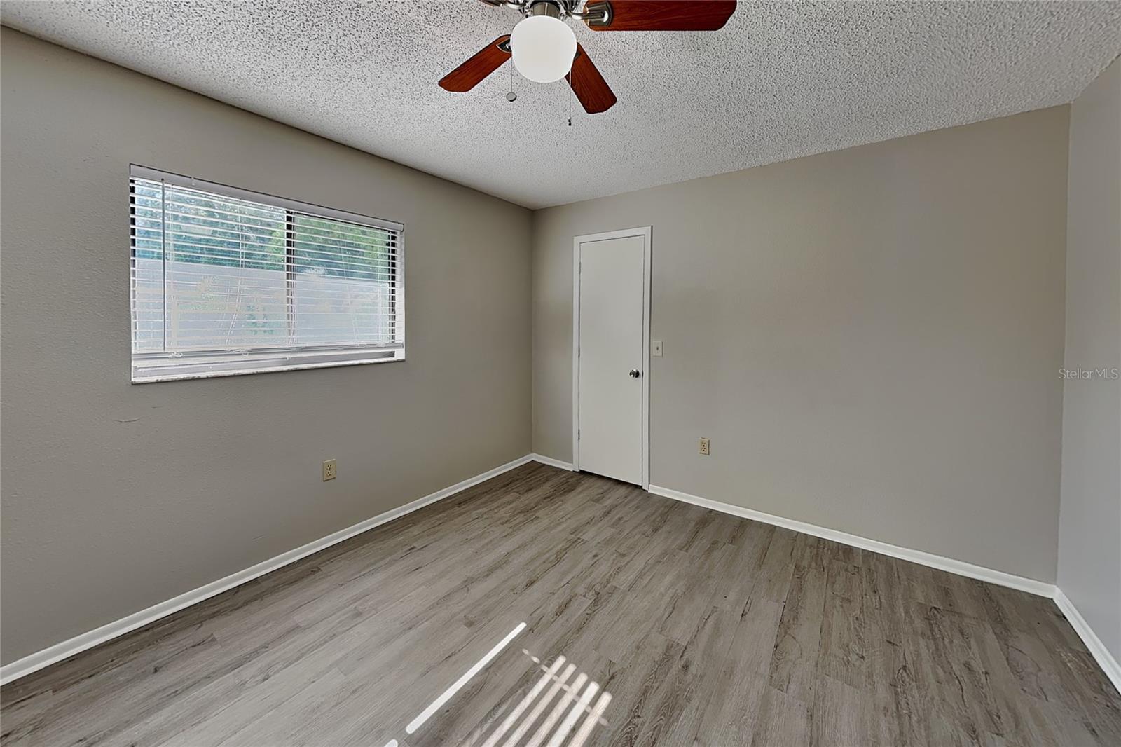 O6444787 Property Photo 13