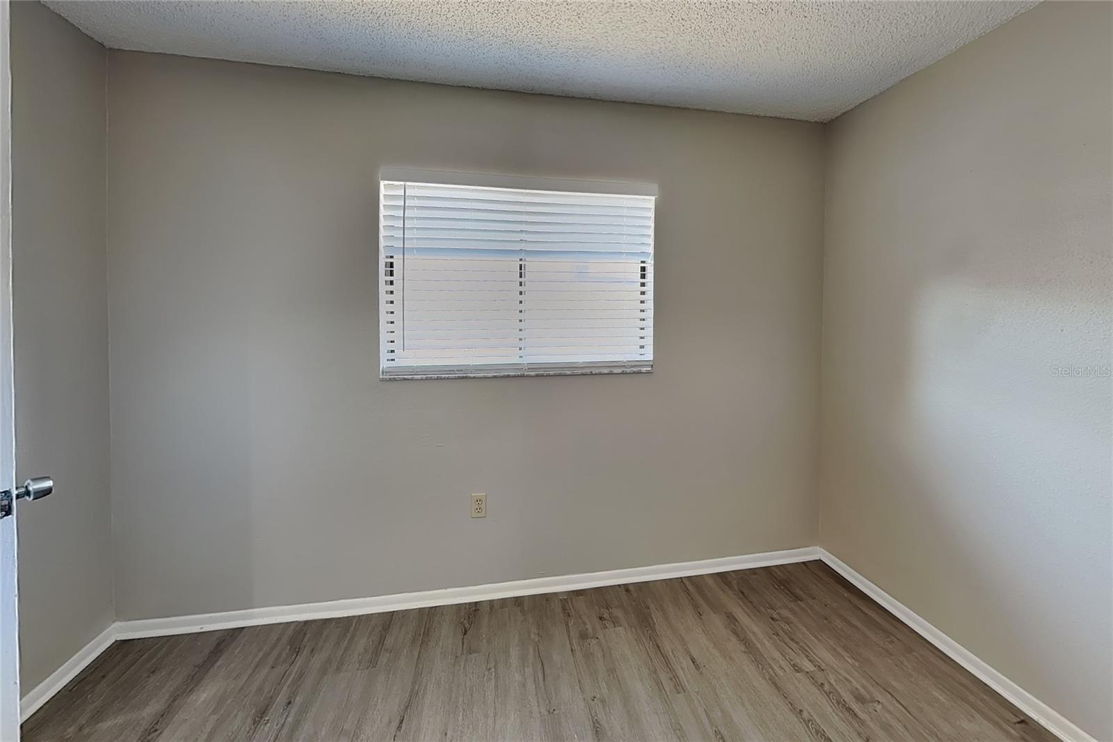 O6444787 Property Photo 14