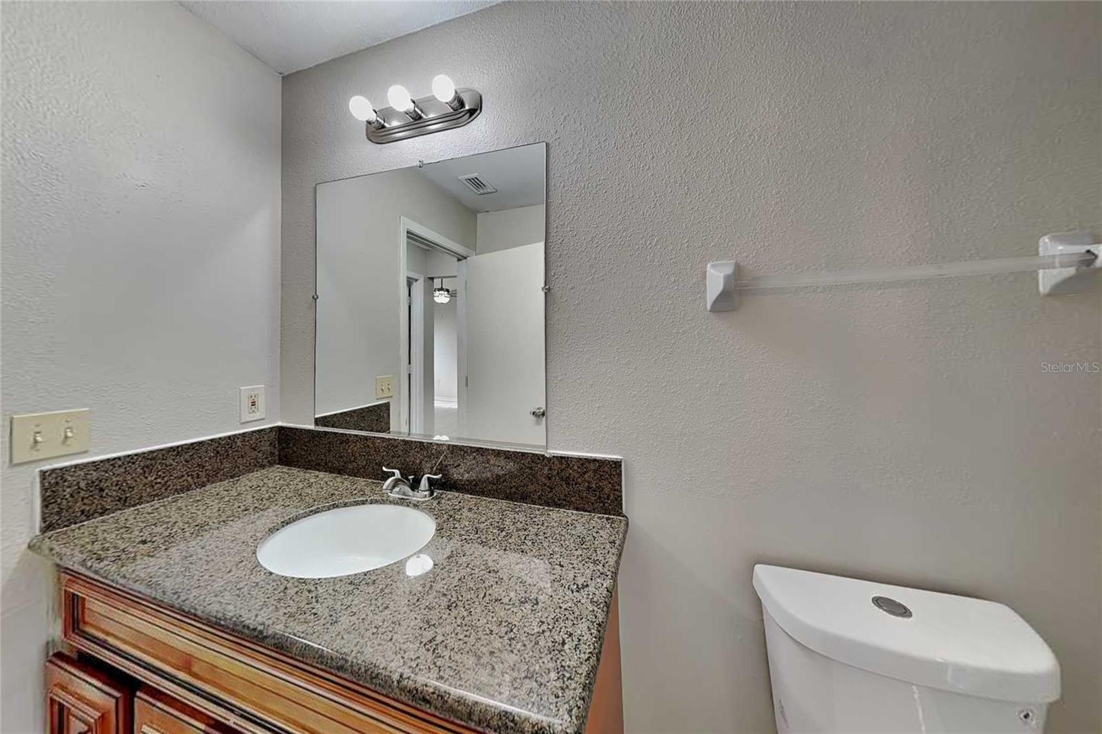 O6444787 Property Photo 16