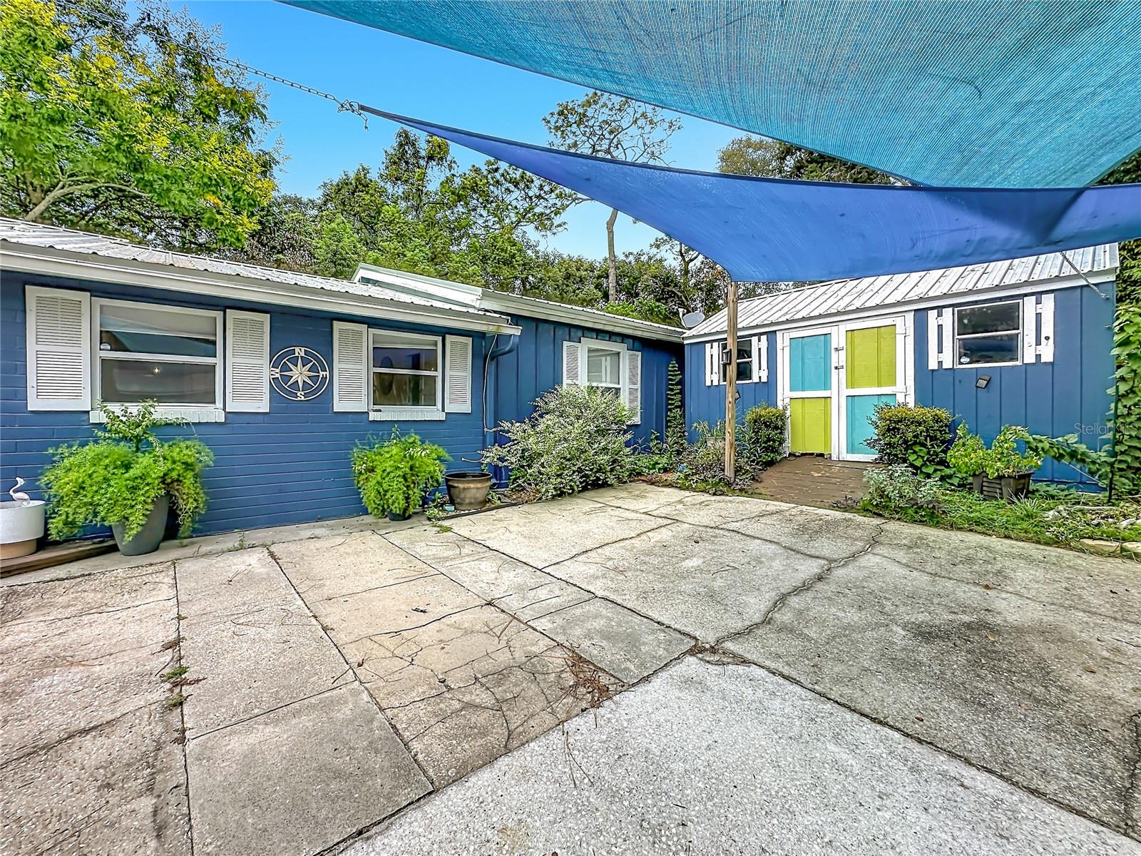 560 Live Oak Ave Property Photo 4