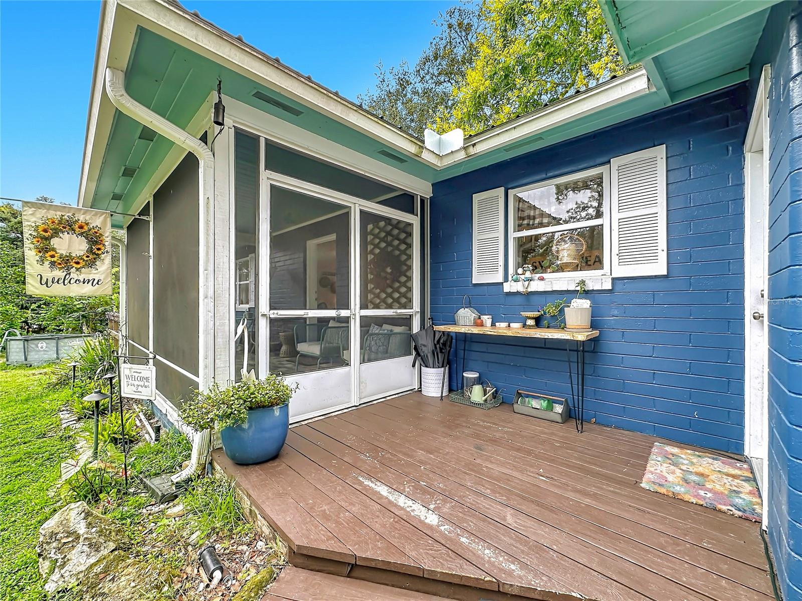 560 Live Oak Ave Property Photo 6