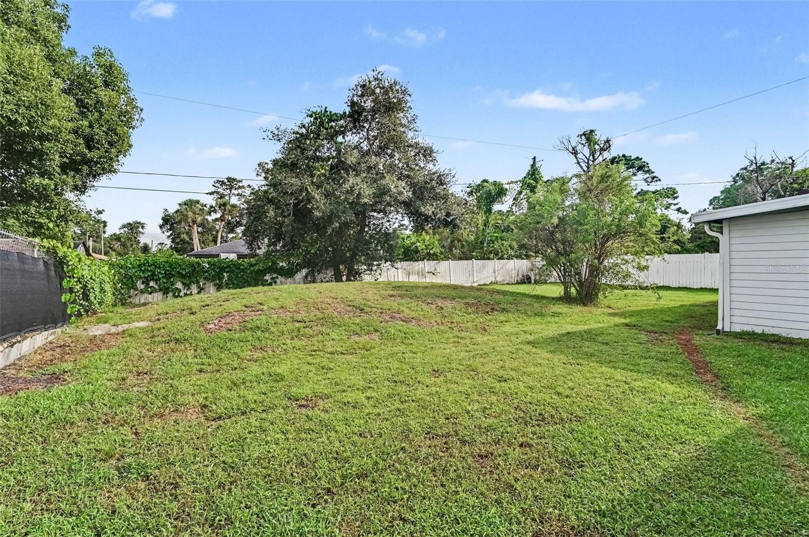 1643 Pendleton St Property Photo 29