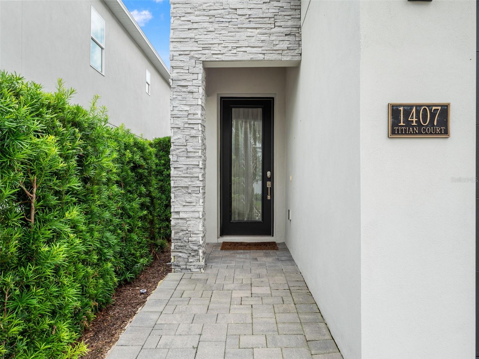 1407 Titian Ct Property Photo 4