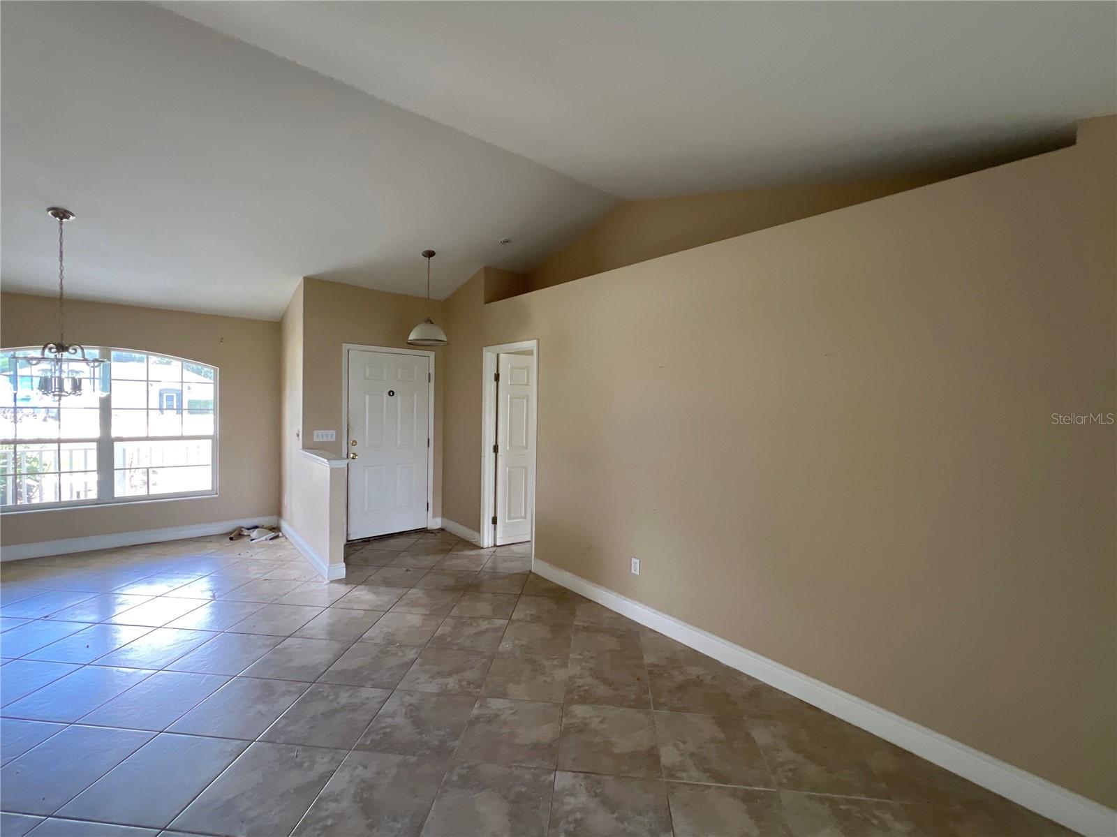 1030 High Ridge Ct Property Photo 3