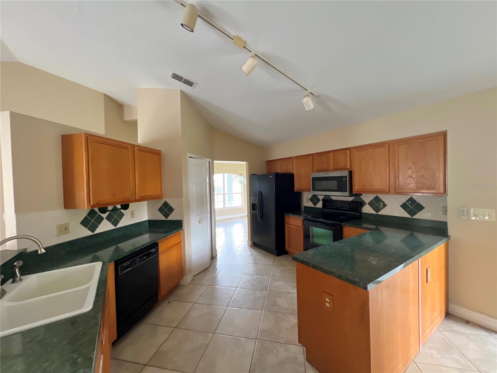1030 High Ridge Ct Property Photo 4