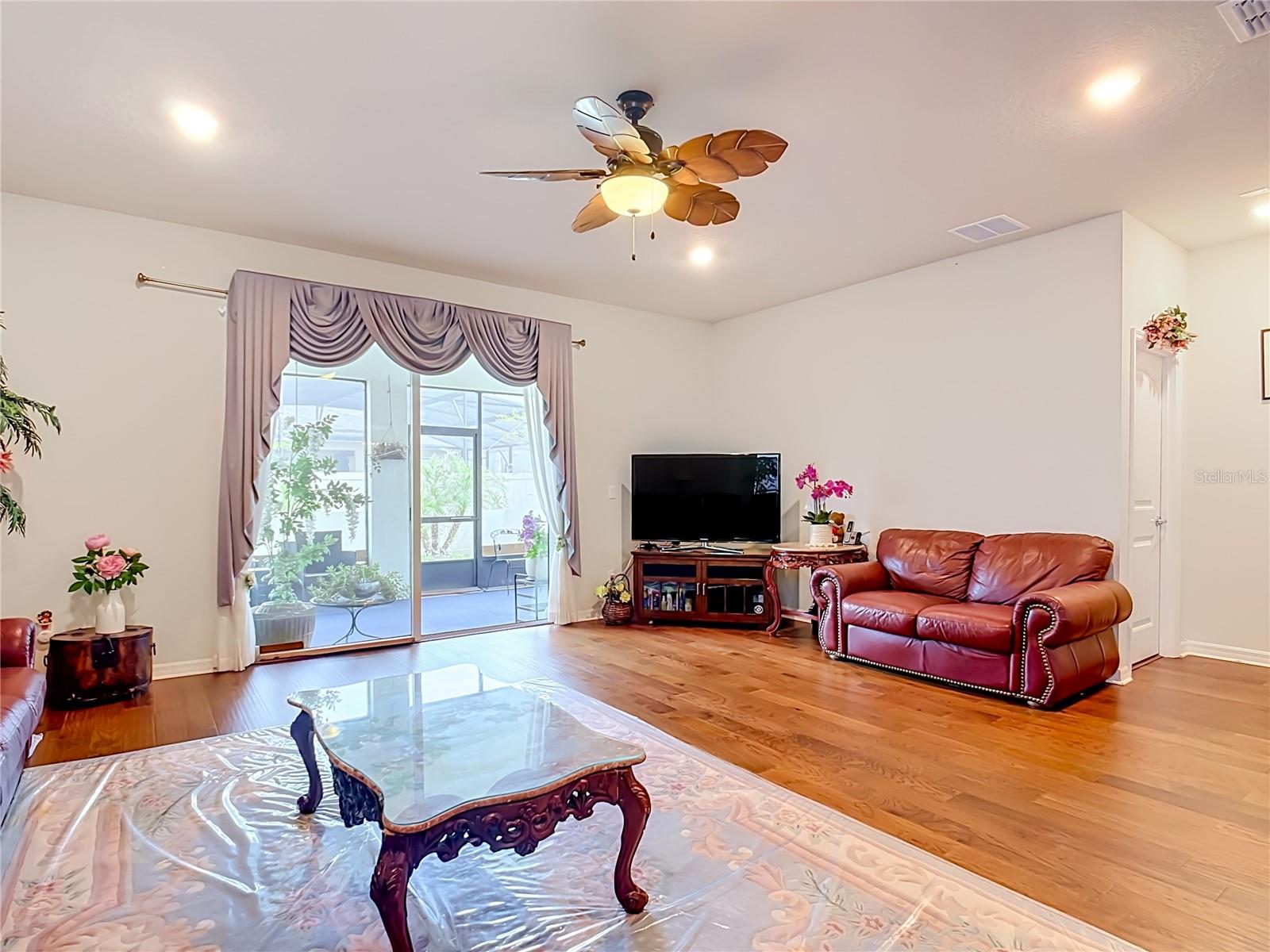 2723 Forestdale St Property Photo 6
