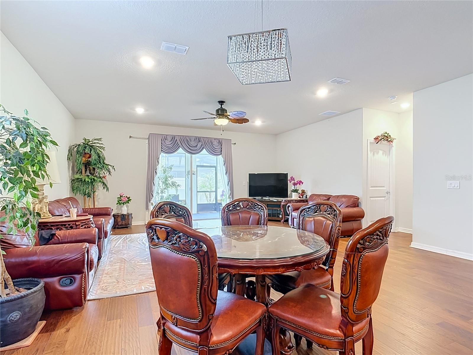 2723 Forestdale St Property Photo 9