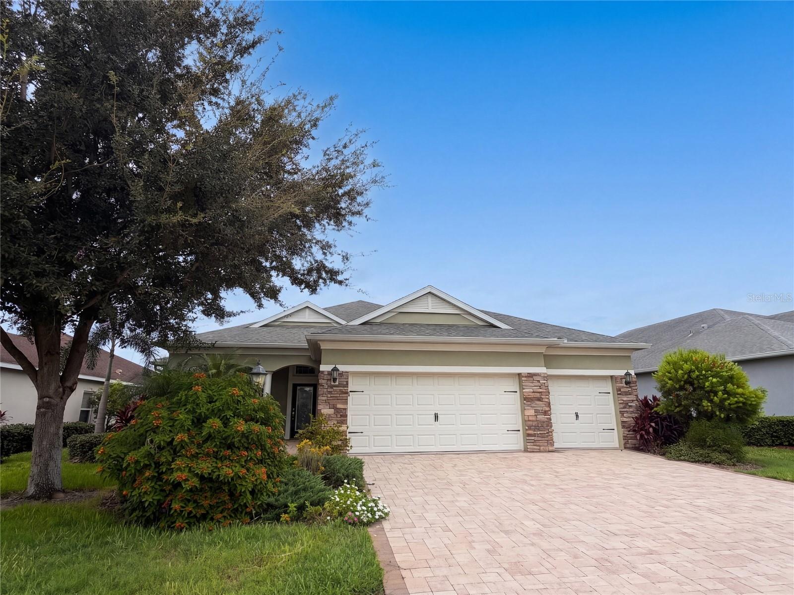 1121 Thornbury Dr Property Photo 1