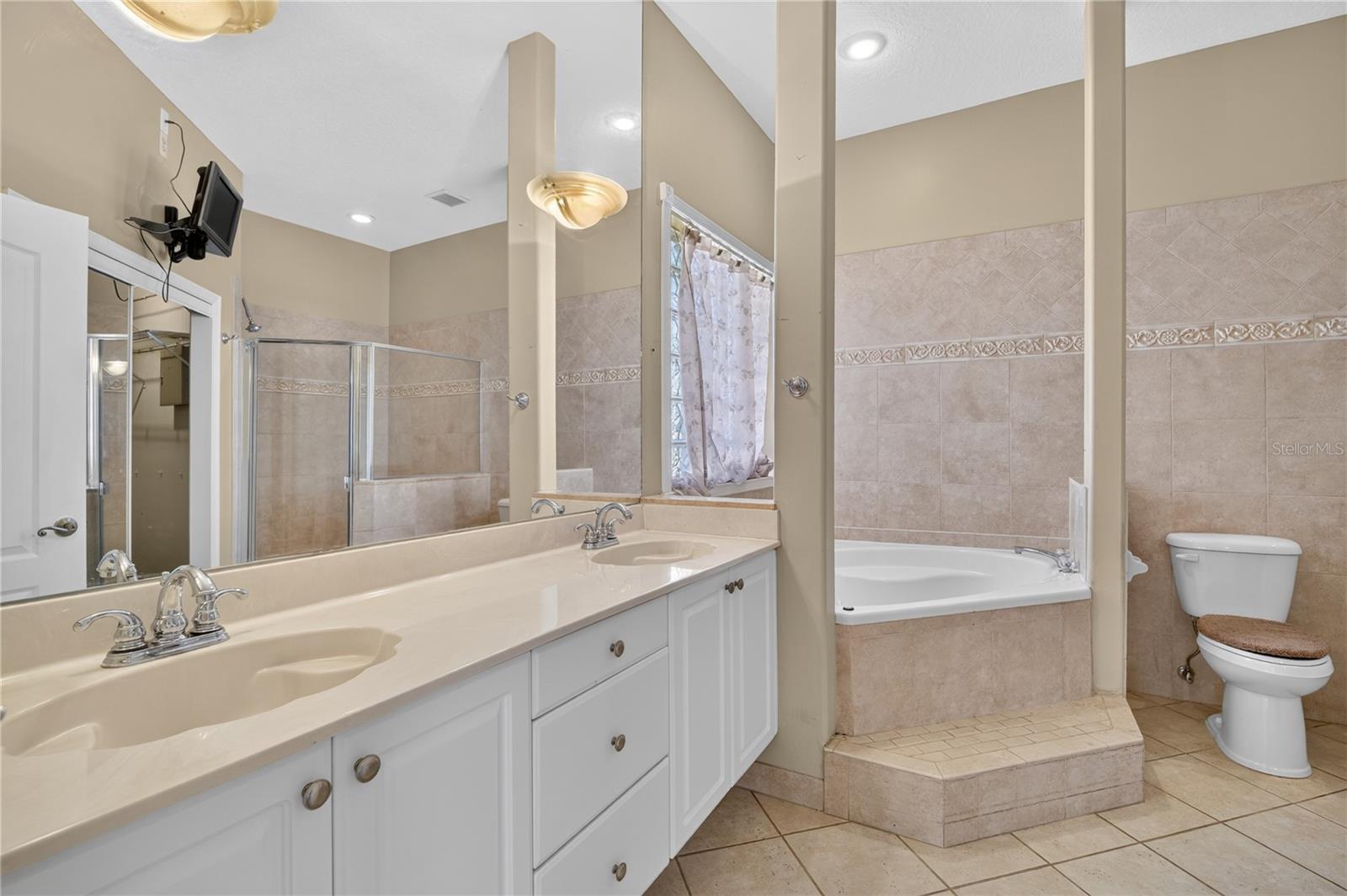 3677 Whisperwood Cir Property Photo 22