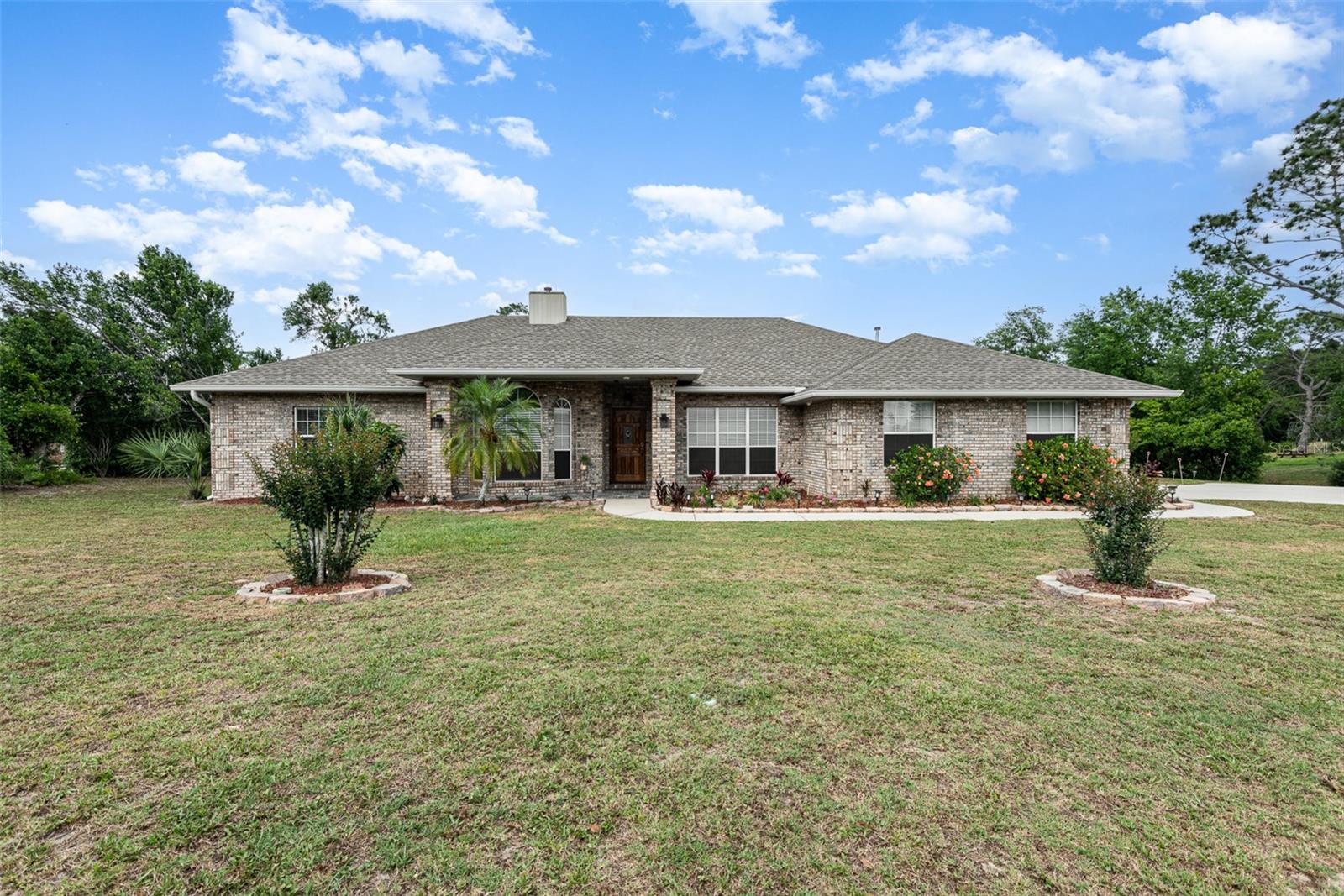 2090 Lakebreeze Way Property Photo 1