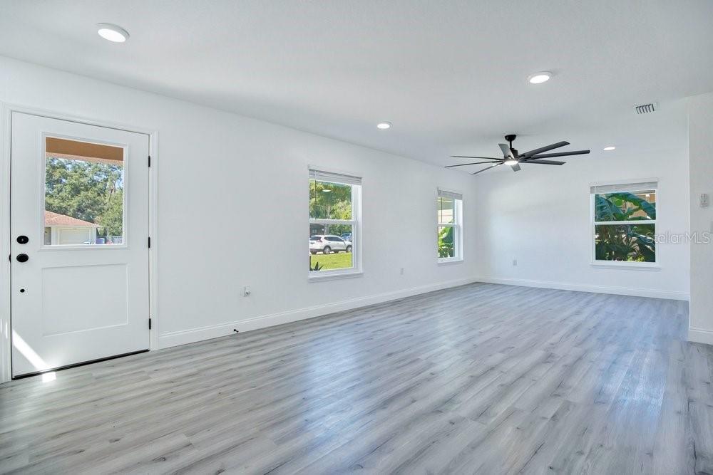 1119 Willow Ave Property Photo 6