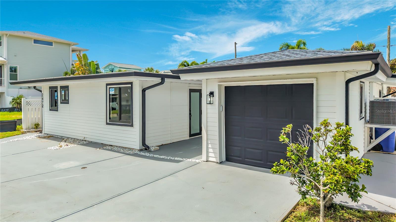2472 Trade Winds Dr Property Photo 3