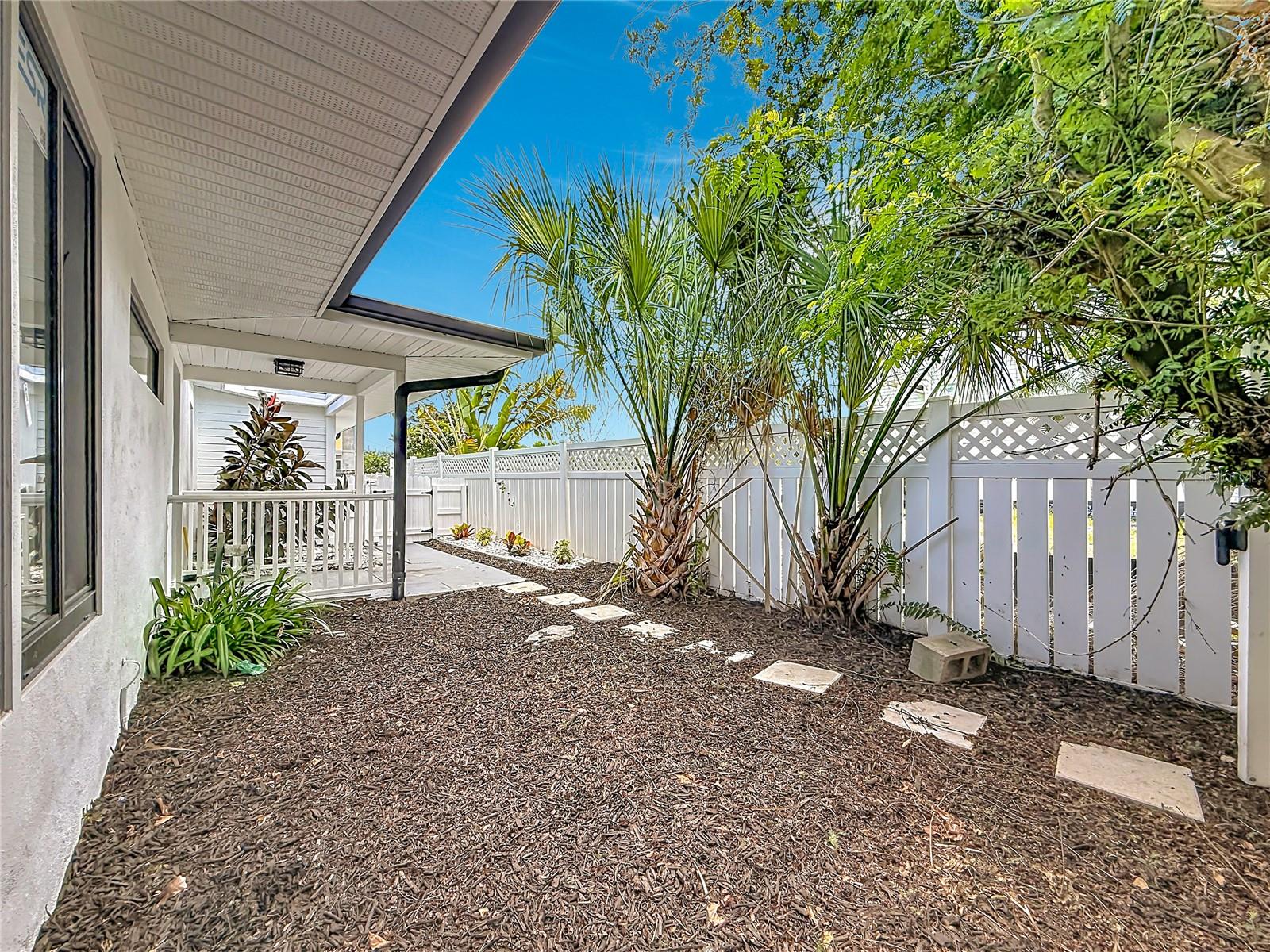 2472 Trade Winds Dr Property Photo 9