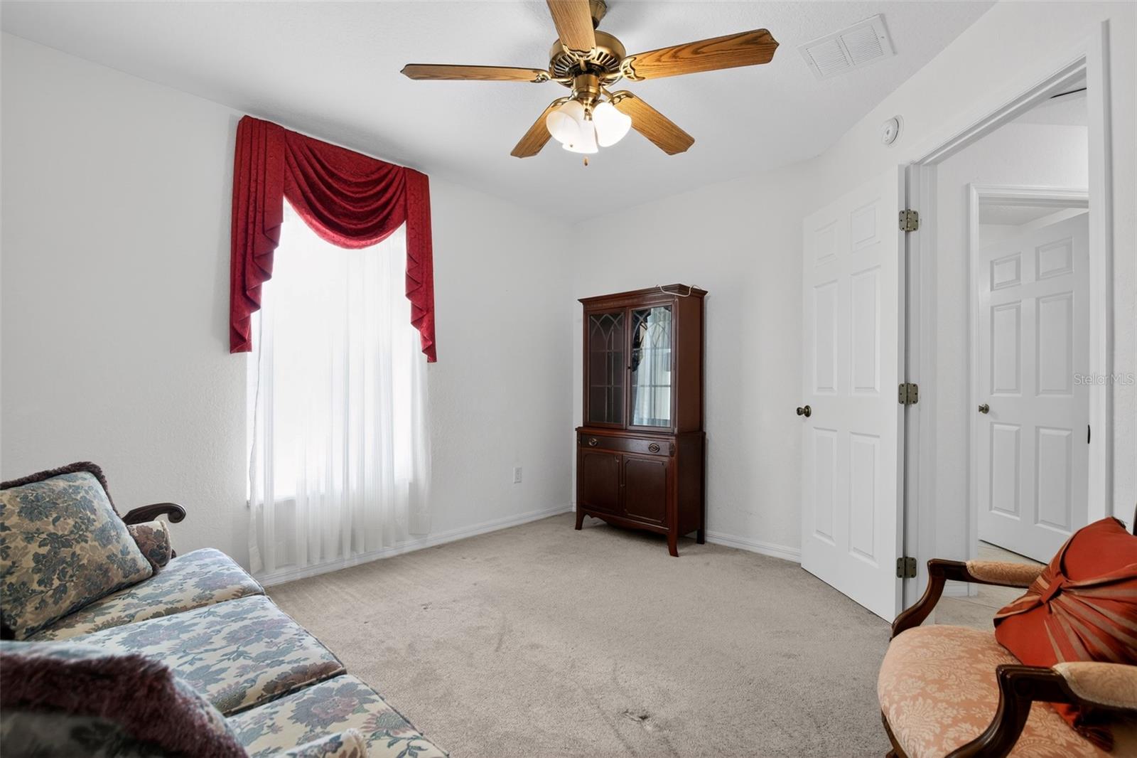 208 Marion Oaks Trl Property Photo 6