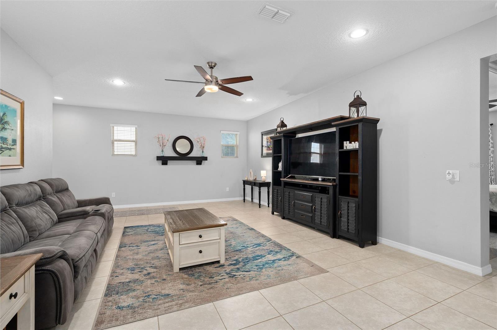 593 Kistler Cir Property Photo 6