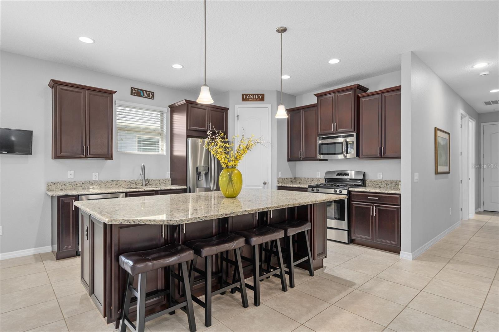 593 Kistler Cir Property Photo 8