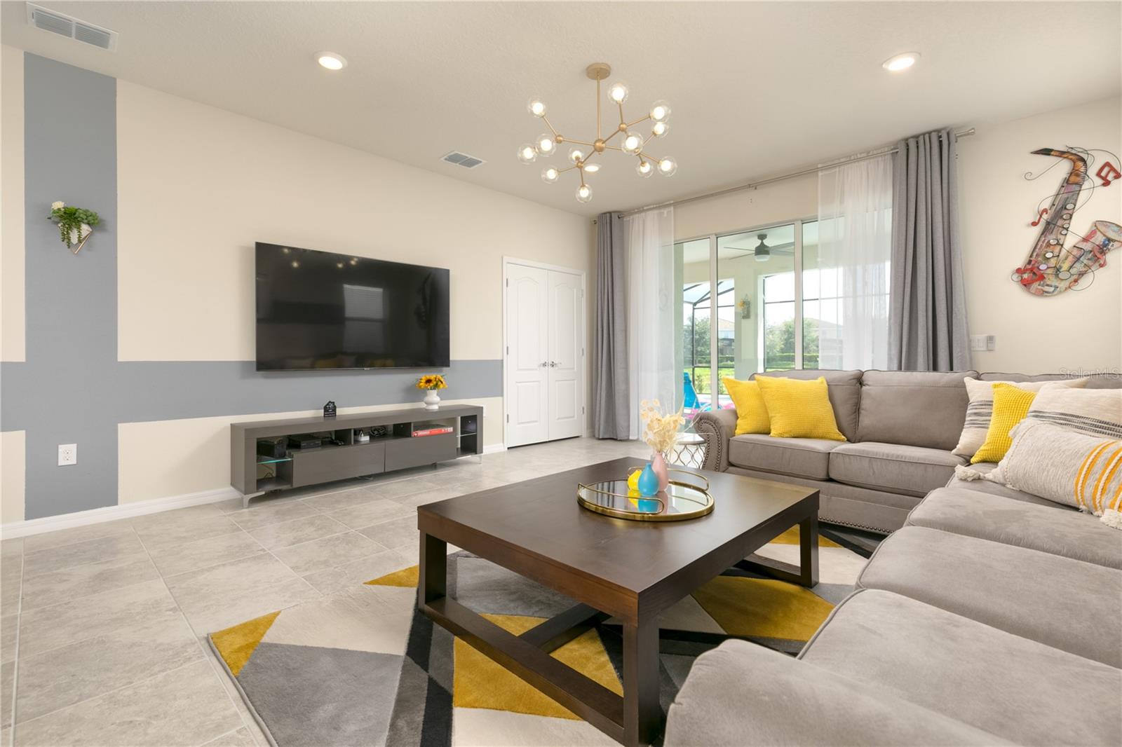 7227 Oakmoss Loop Property Photo 4