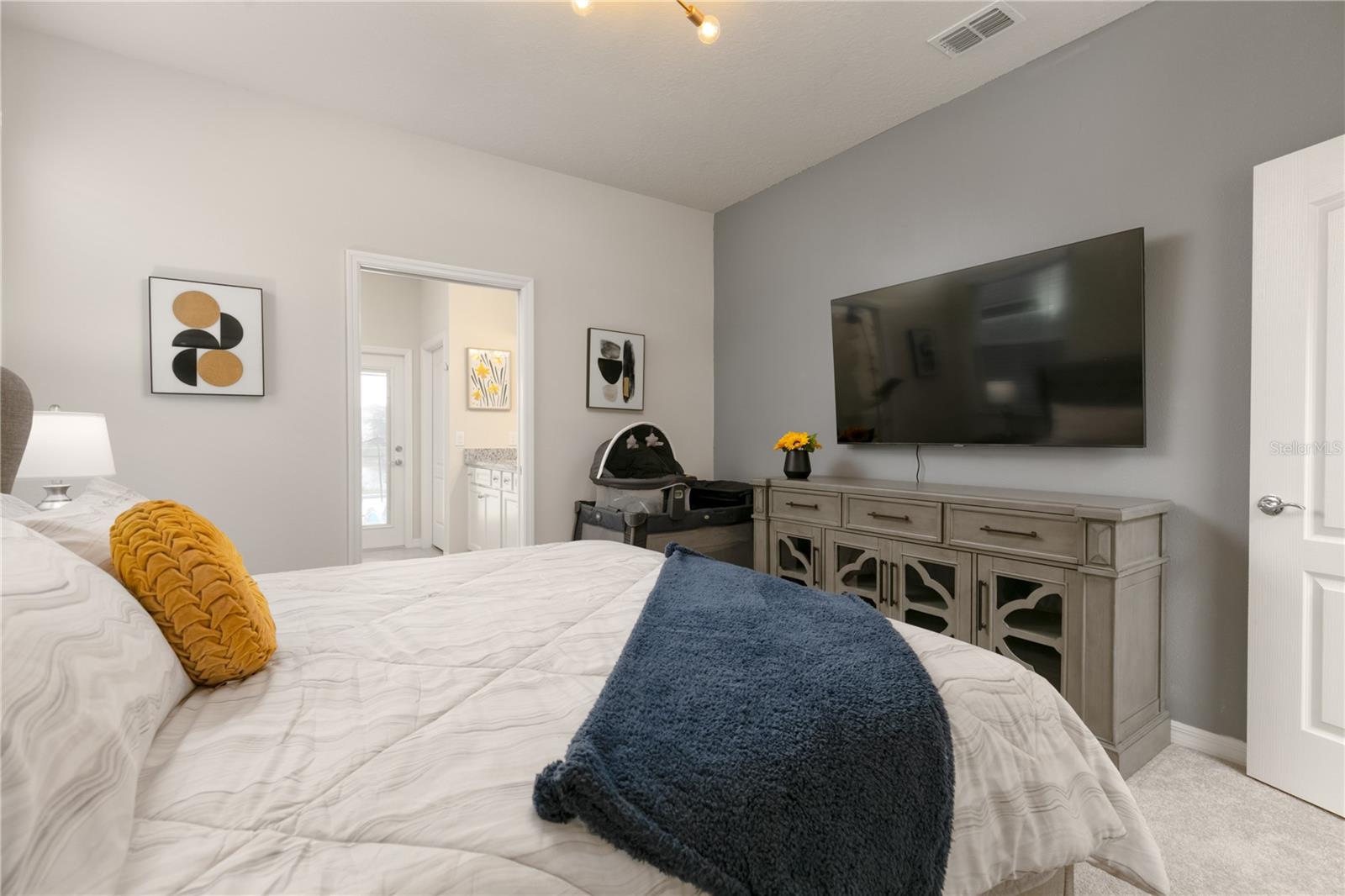 7227 Oakmoss Loop Property Photo 11