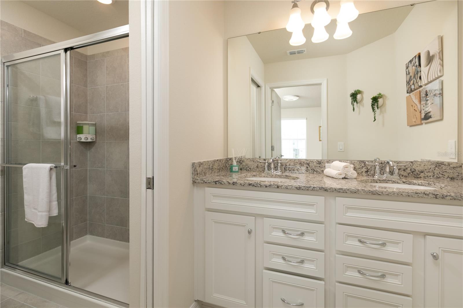 7227 Oakmoss Loop Property Photo 20