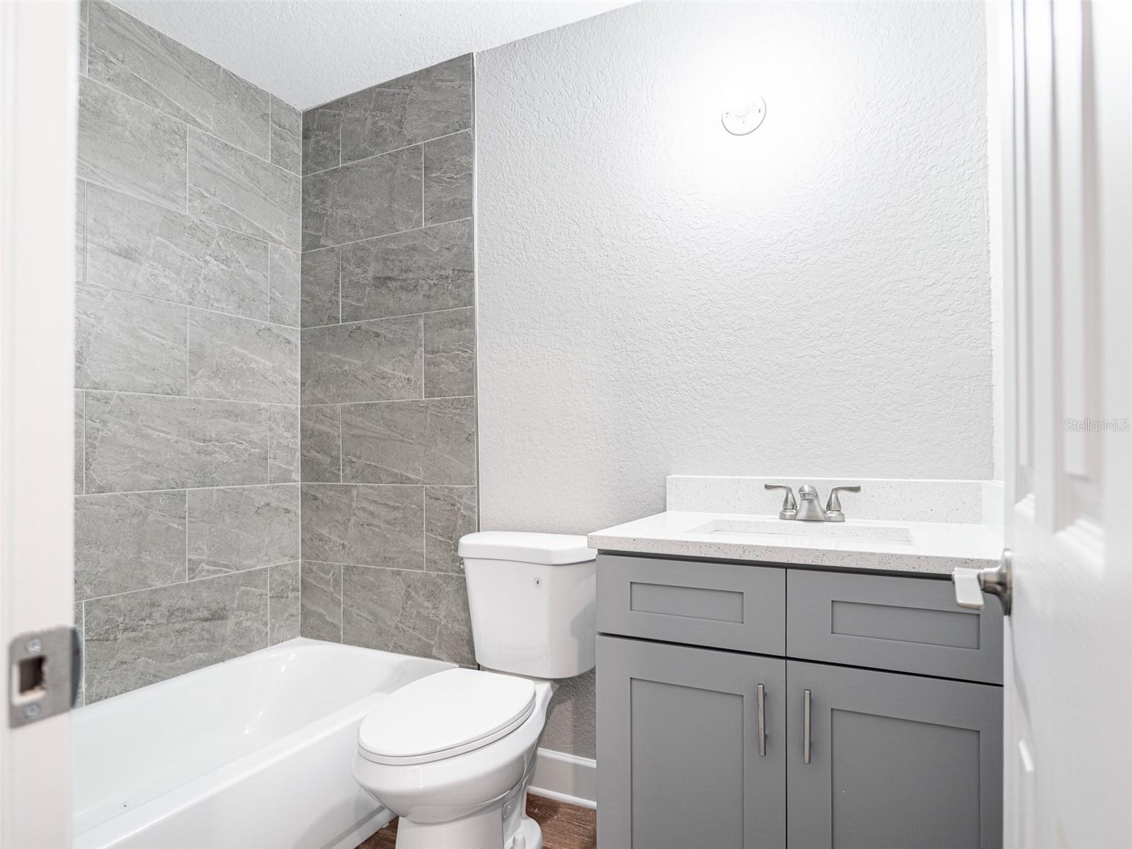 2512 Woodgate Blvd #107 Property Photo 17