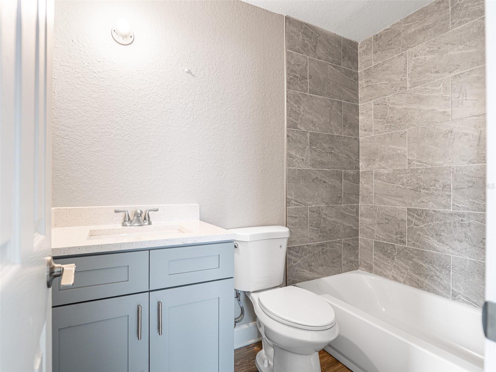2512 Woodgate Blvd #107 Property Photo 23