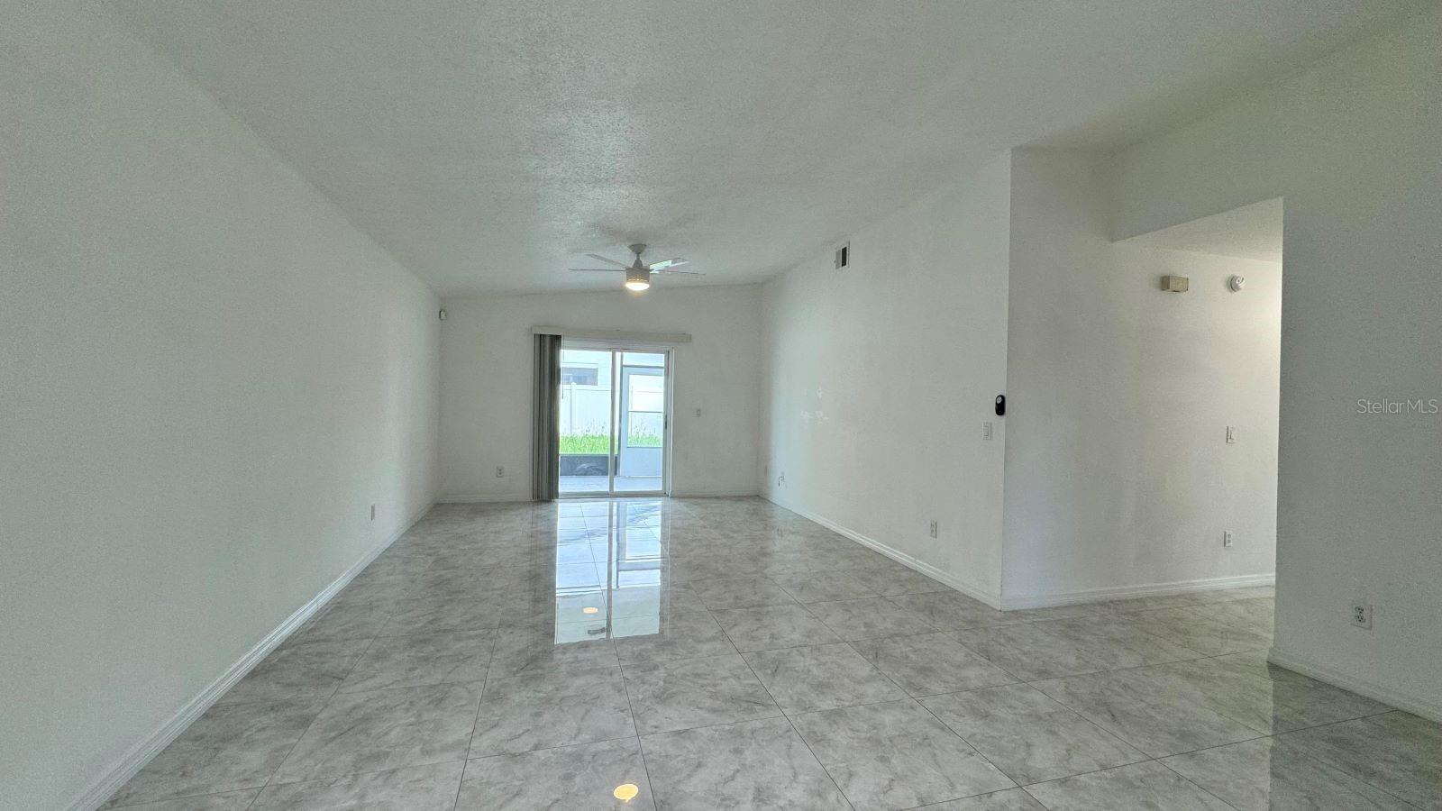 4841 Jamaica Ln Property Photo 2