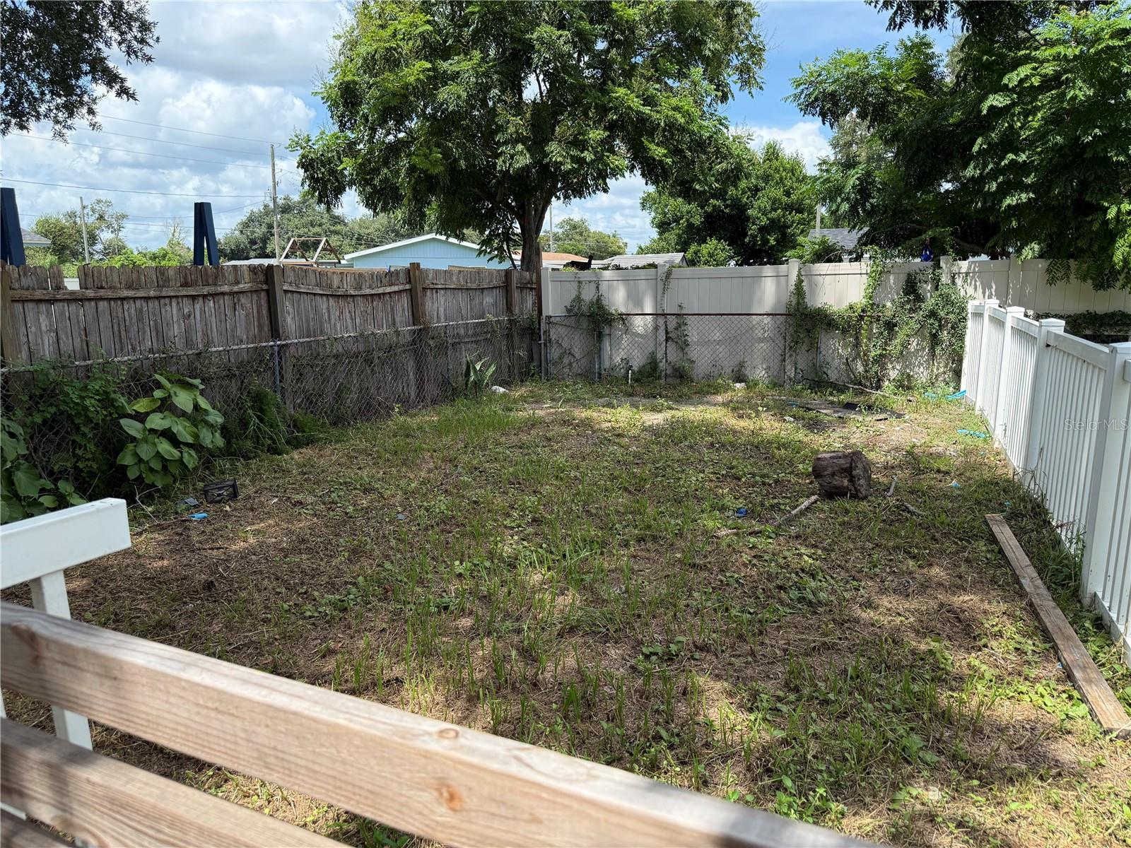 601 Clayton Cir Property Photo 3