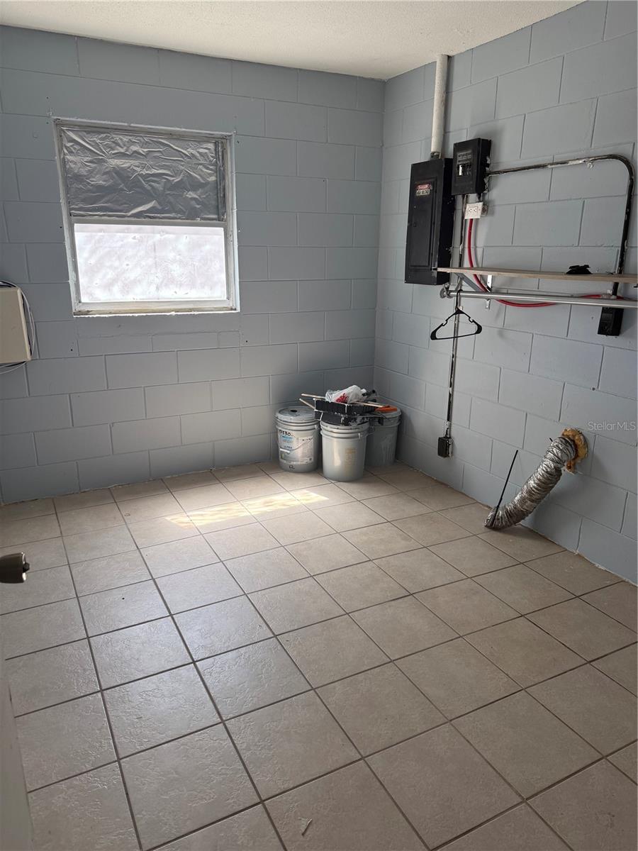 601 Clayton Cir Property Photo 5