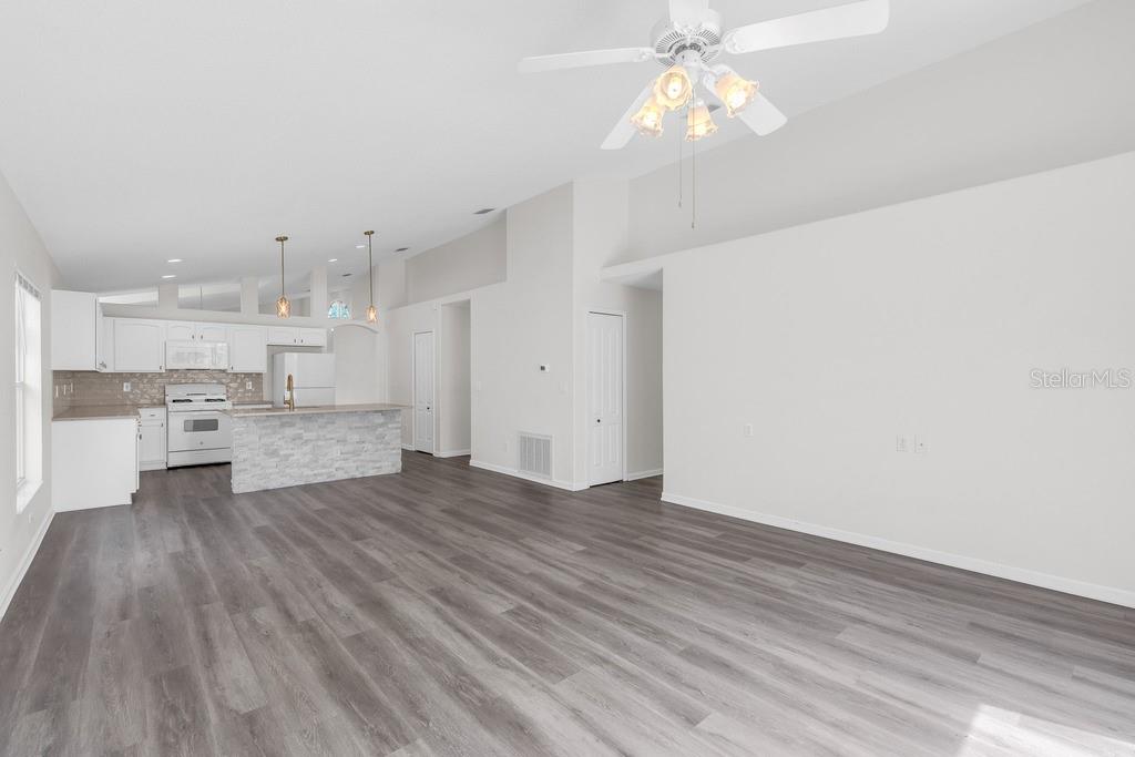 15746 Autumn Glen Ave Property Photo 6