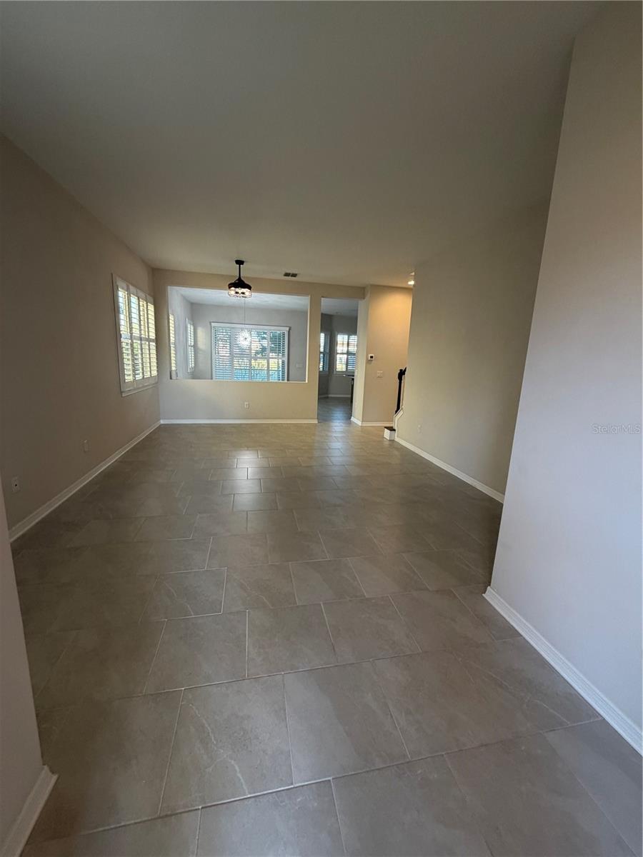 13183 Woodford St Property Photo 5