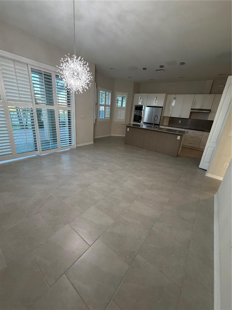13183 Woodford St Property Photo 6