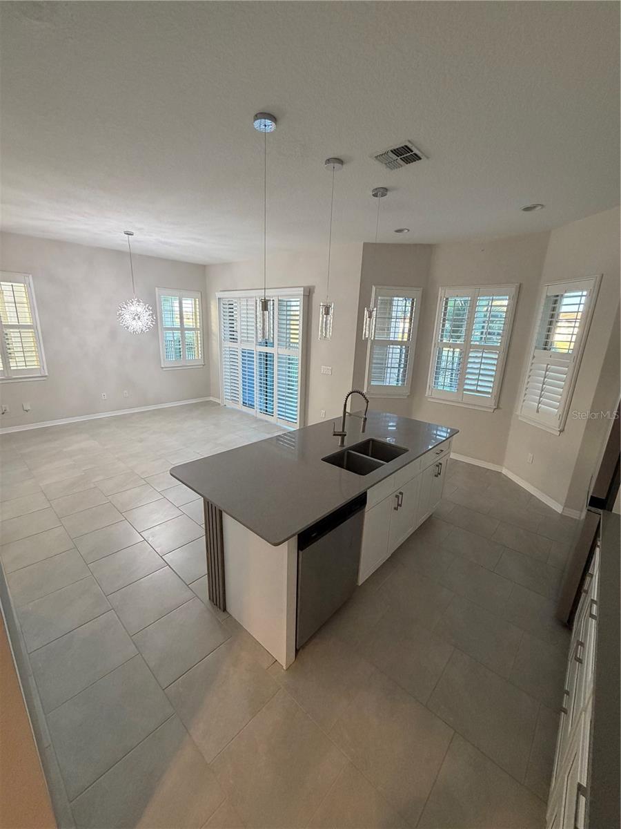 13183 Woodford St Property Photo 8