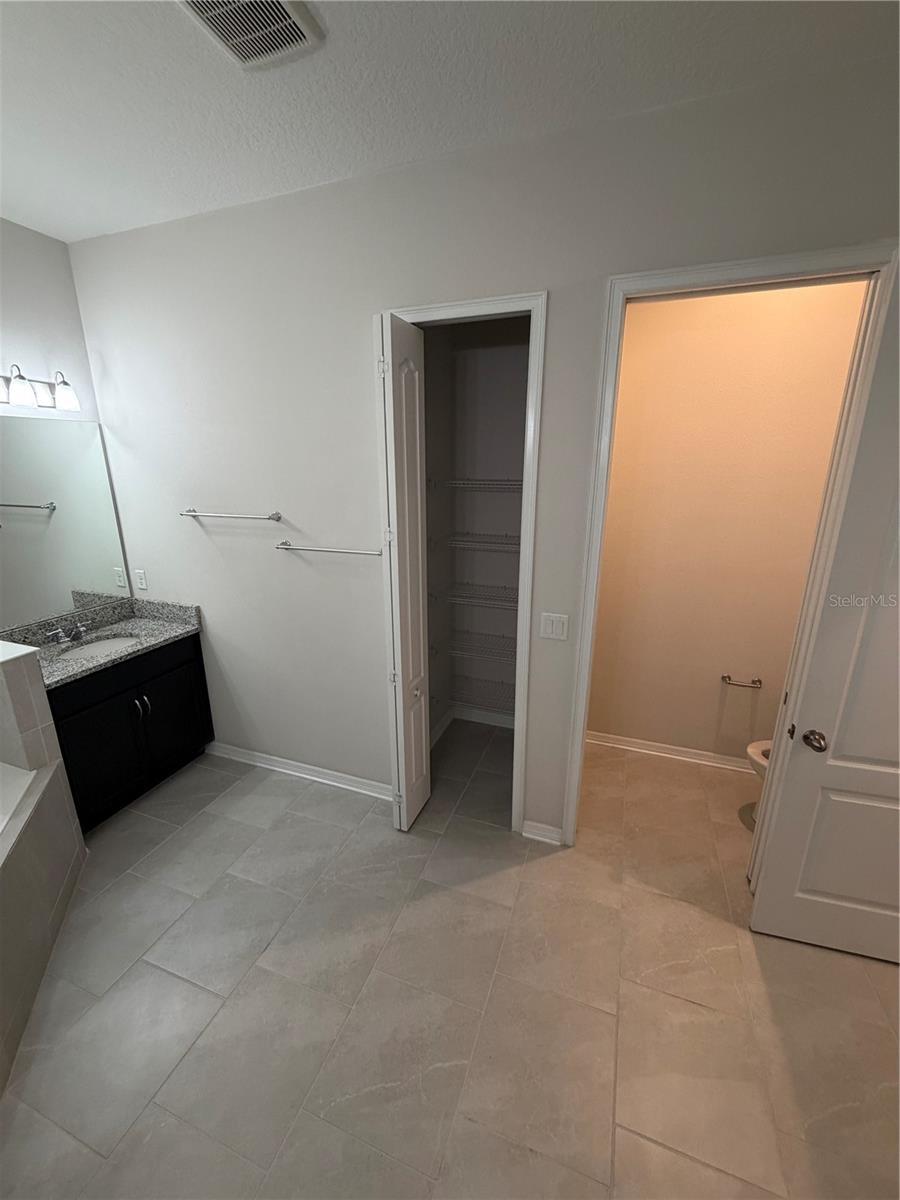 13183 Woodford St Property Photo 12