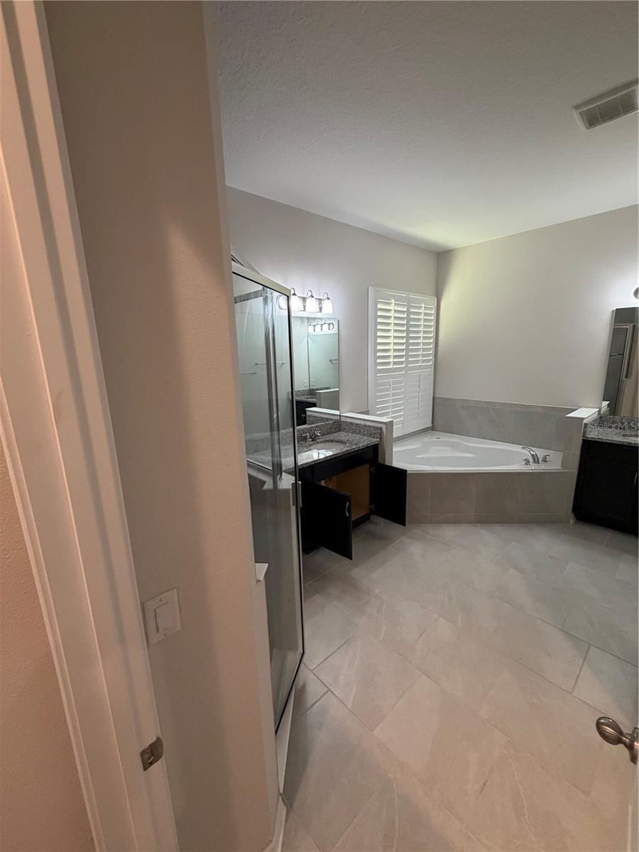 13183 Woodford St Property Photo 13