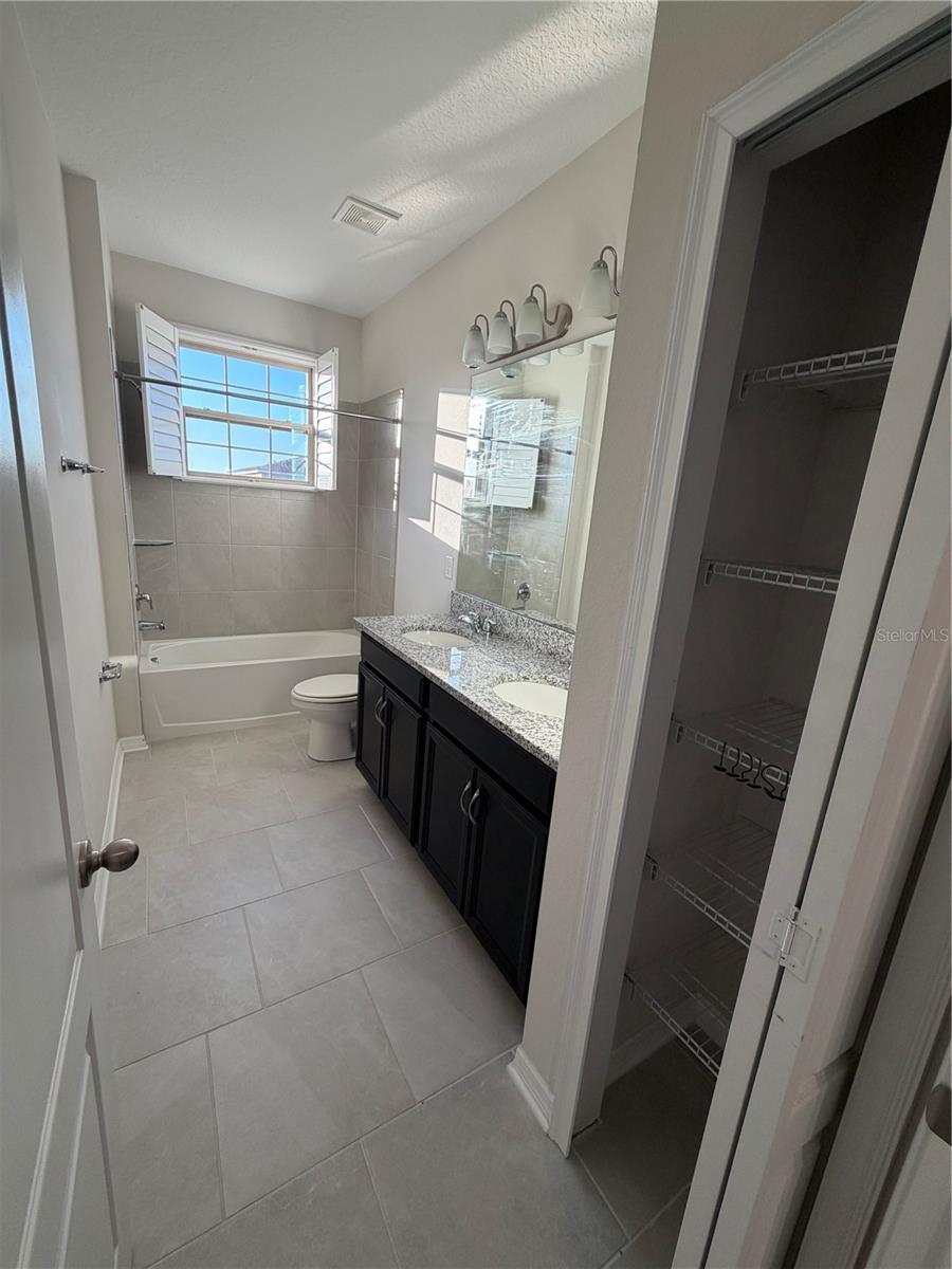 13183 Woodford St Property Photo 19