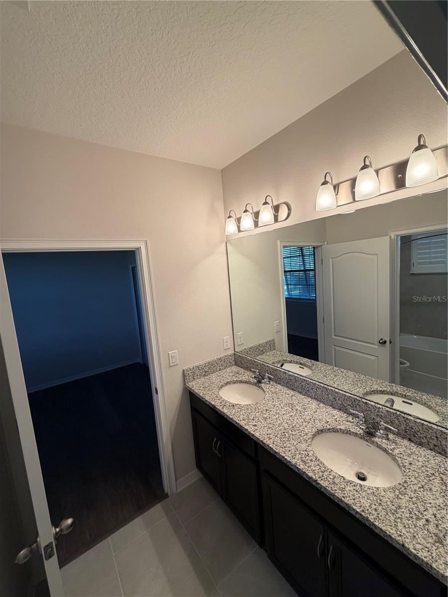 13183 Woodford St Property Photo 26