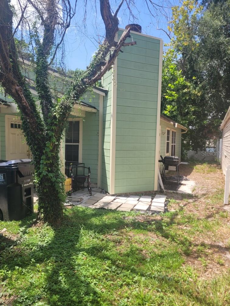 2220 Faxton Ct Property Photo 3