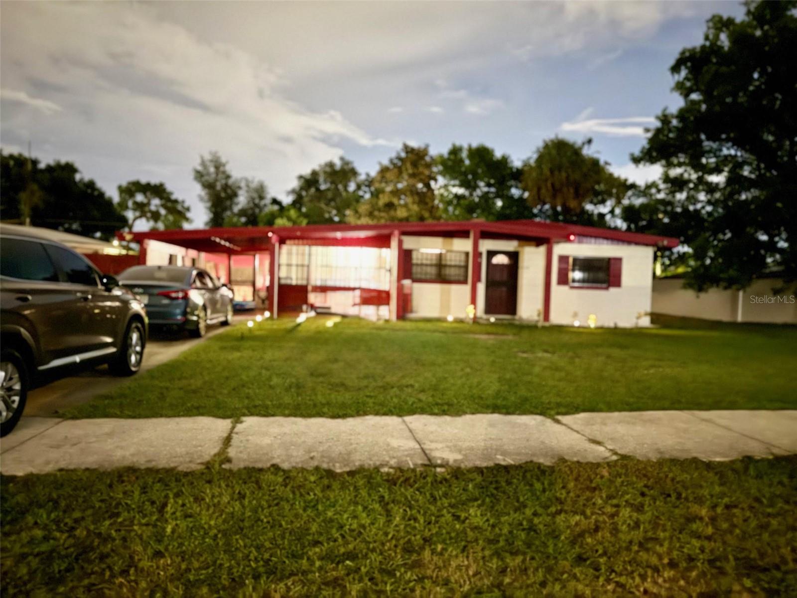 1535 Daly St Property Photo 1